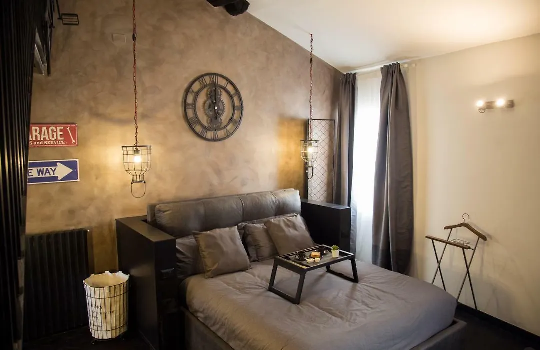 Industrial Apartment Near Duomo-1