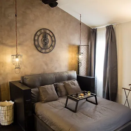 Industrial Apartment Near Duomo-3